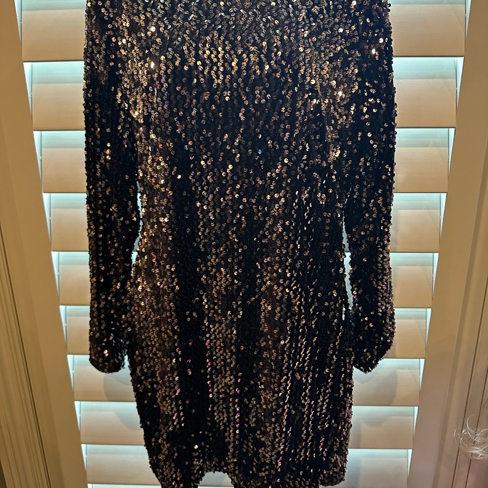 INTHESTYLE Black & Gold Sequin Dress